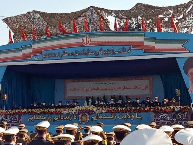 حضور رئیس‌جمهور در مراسم رژه ارتش