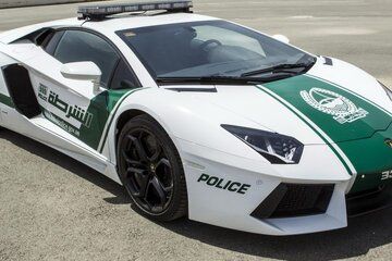 لامبورگینی آونتادور زیر پای نیروهای پلیس /قیمت این خودروی خارق العاده چقدر است؟