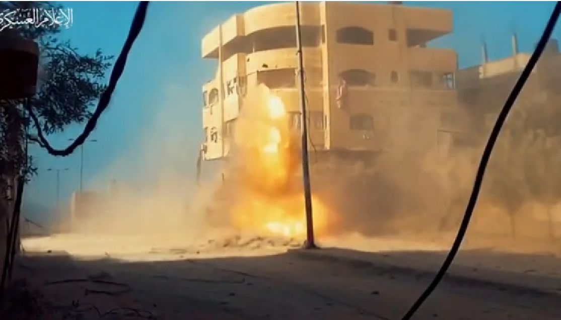 لحظه انفجار چند زره‌پوش اسرائیلی توسط گردان‌های قسام + فیلم