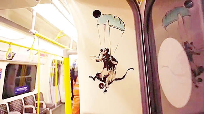 موش‌های «بنکسی»  با ماسک به مترو آمدند 