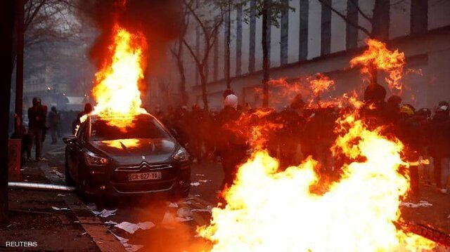 بازگشت اعتراضات به پاریس/ آتش زدن خودروها و شکستن شیشه‌های مغازه‌ها