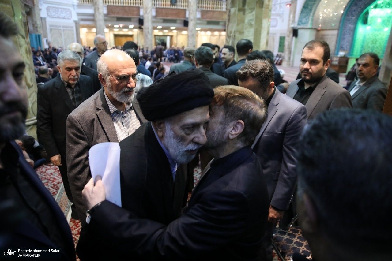 تصاویری جدید از هادی خامنه ای در مراسم ختم همسر علی آقا محمدی
