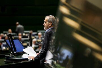 نظر رهبر انقلاب درباره وزیر پیشنهادی اقتصاد چیست؟