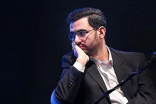 تمجید آذری جهرمی از فرهاد مجیدی با کنایه به سیاسیون