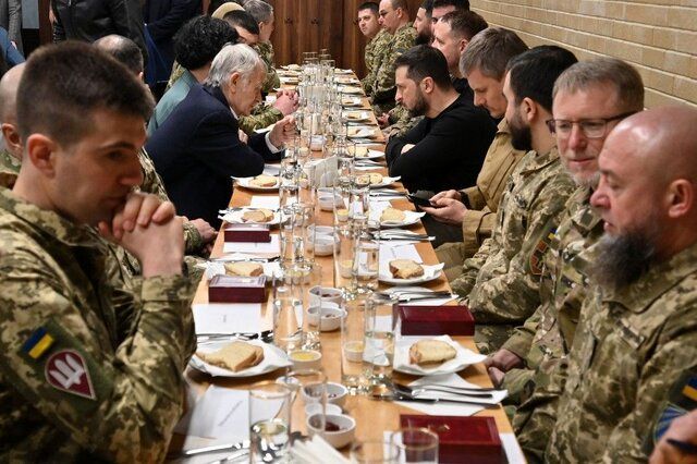 افطاری زلنسکی با سربازان مسلمان ارتش