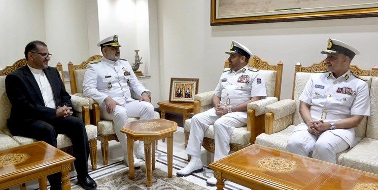 دیدار دریادار ایرانی با رئیس ستاد کل نیروهای مسلح سلطنت عمان