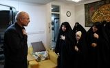 تصاویر قالیباف از دیدار با دو دختر و برادر سپهبد شهید باقری 