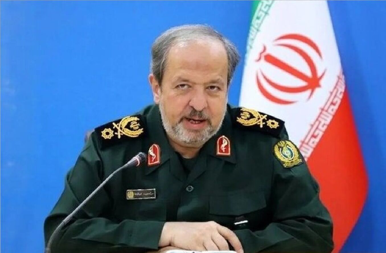 خط و نشان سرپرست وزارت دفاع برای دشمن؛ دست ما روی ماشه است