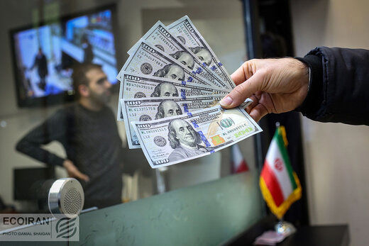 کیهان: چرا مثل دولت مصر با بازار ارز برخورد نمی‌کنید؟