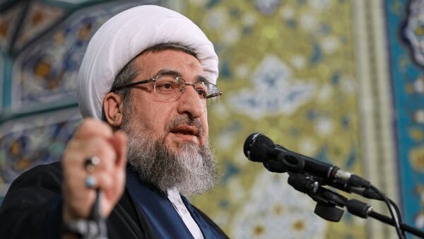 انتقاد امام جمعه تبریز از بی‌حجابی در برگزاری نمایشگاه‌ها/ آرامش مردم را به بازی نگیرید، معیشت اقدام فوری نیاز دارد
