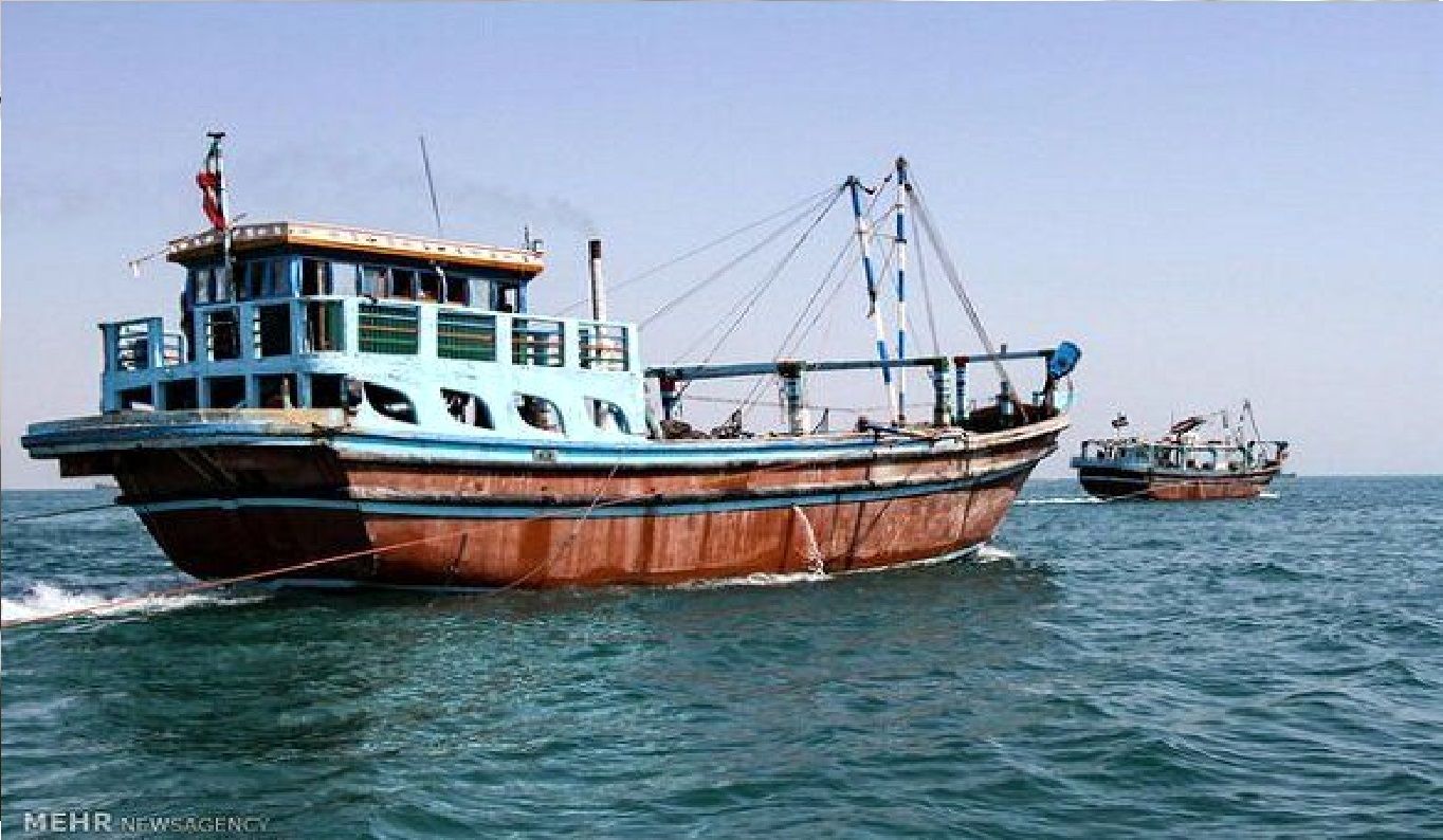 توقیف یک لنج مسافری در آب‌های بندر بوشهر 