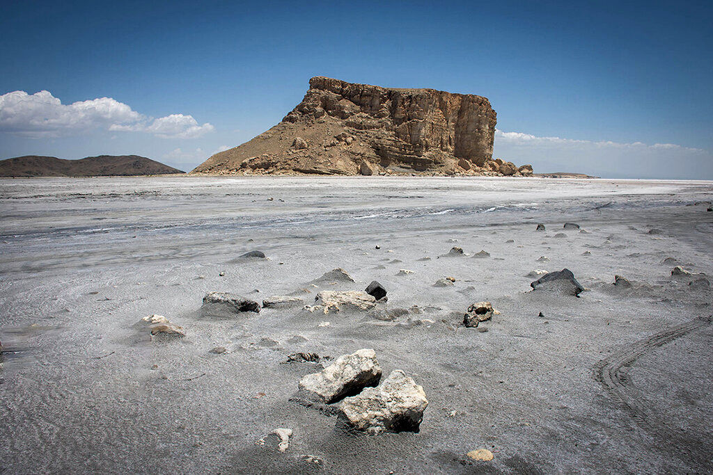 وعده سازمان محیط زیست برای بهبود شرایط دریاچه ارومیه/ احیای دریاچه ادامه دارد