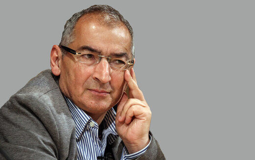 زیباکلام: مردم می توانند یک قاتل را هم به عنوان رئیس جمهور انتخاب کنند