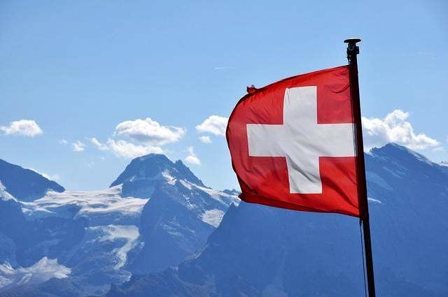 رای مردم سوئیس در ارتباط با توافق اتحادیه اروپا چه بود؟