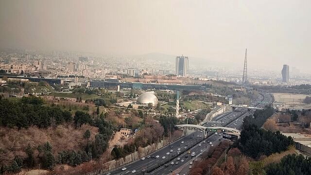 هشدار وضعیت قرمز برای هوای تهران / استقرار اتوبوس آمبولانس در میادین اصلی پایتخت