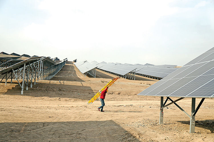 احداث نیروگاه خورشیدی 63 مگاواتی شهرک صنعتی شمس‌آباد