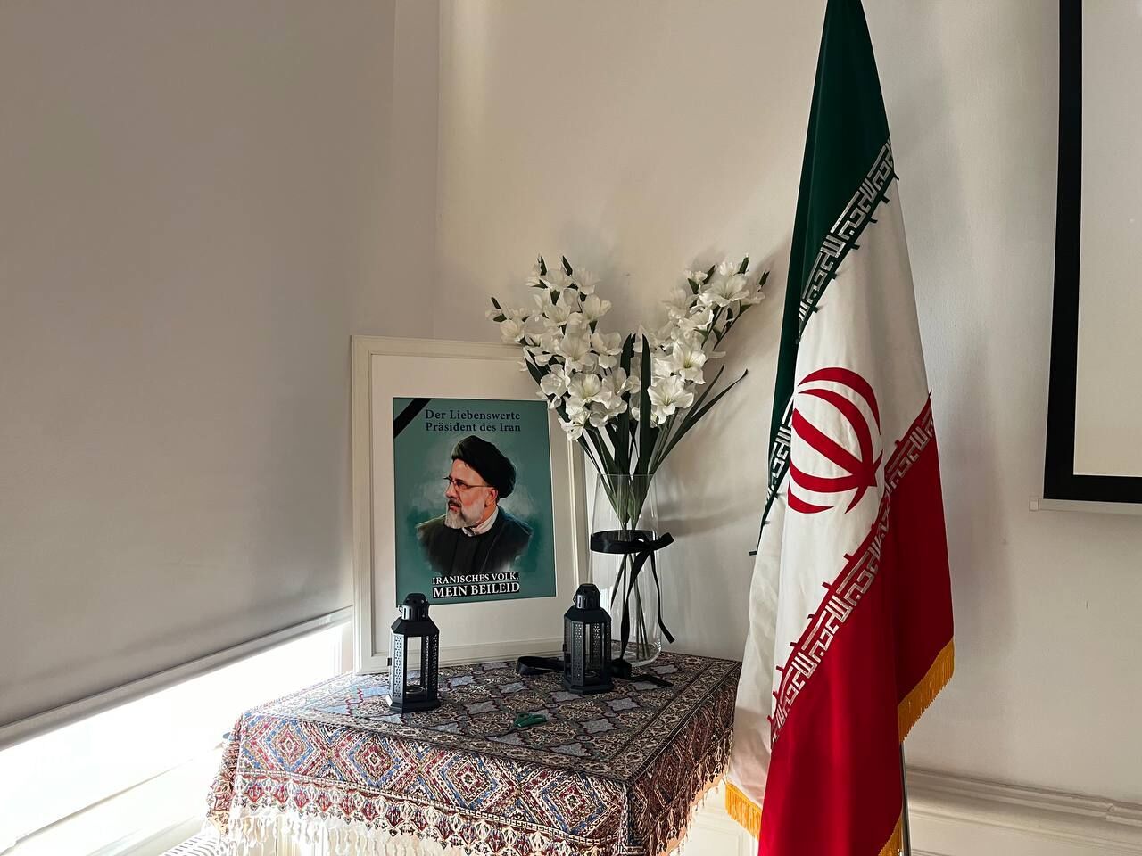 مراسم بزرگداشت شهید ابراهیم رئیسی و همراهانش در نمایندگی فرهنگی ایران در وین