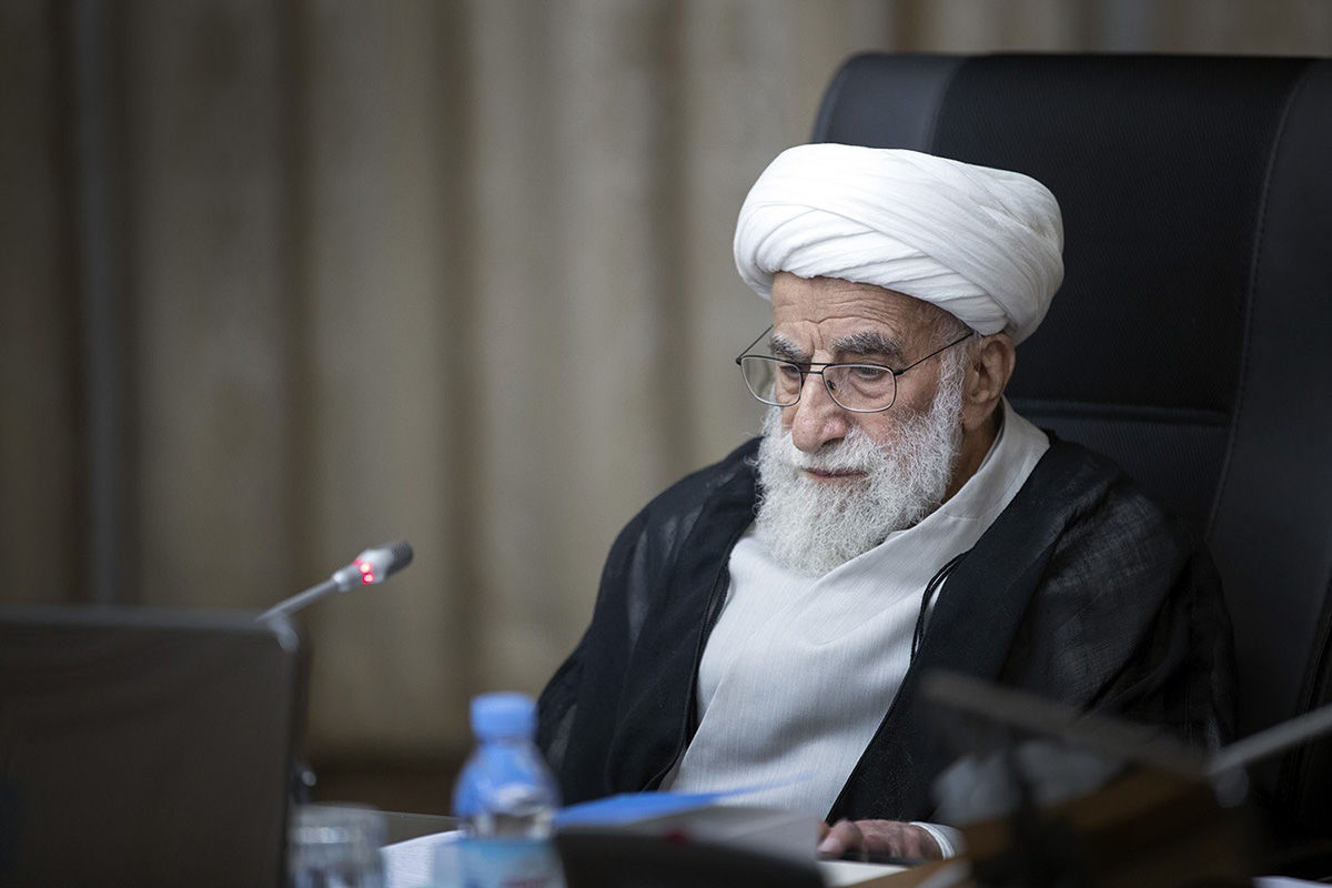 آیت‌الله جنتی: بازگشت قطعنامه‌های تحریمی نشان‌ می‌دهد قدرت‌های استکباری غیرقابل اعتمادند/ مسئولان هشیار باشند