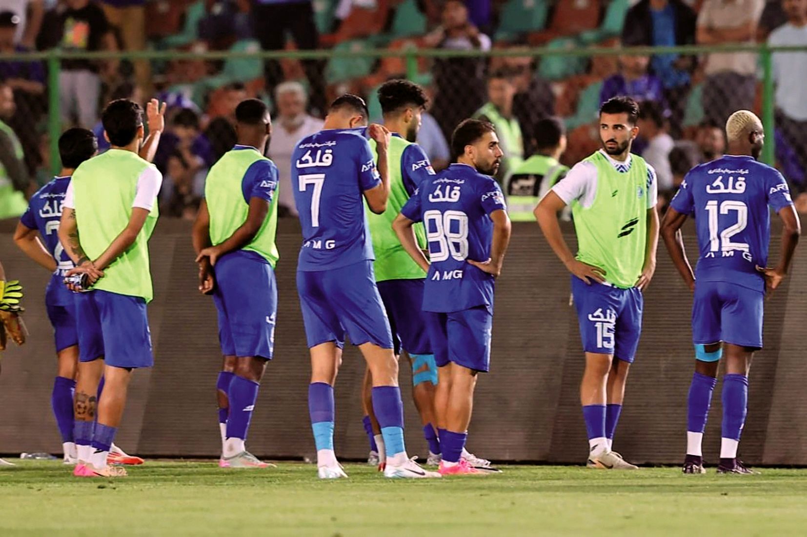 بلاتکلیفی دو‌ستاره‌‎ها