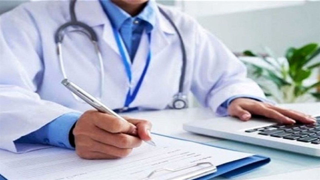 زیرمیزی گرفتن پزشکان به روایت عضو پیشین هیات مدیره نظام پزشکی تهران / پزشک از خانمی که برای عمل آمده بود، گردنبند طلایش را زیرمیزی گرفت!