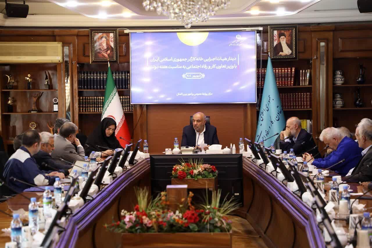خبر خوش وزیر کار برای کارگران / ساخت 100 هزار واحد مسکن کارگری کلید می‌خورد