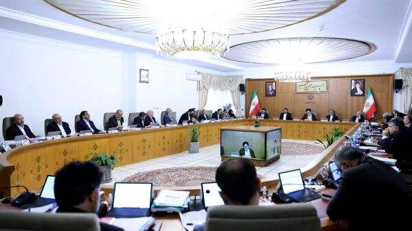 رئیسی: دولت خود را ملزم به مهار تورم می‌داند