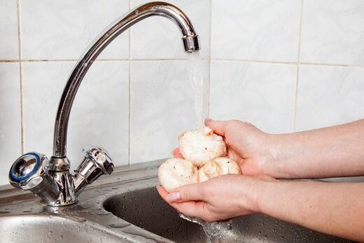 شستن این مواد غذایی قبل از پختن خطرناک است