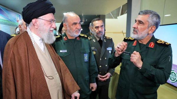 یادداشت رهبر انقلاب برای نوه شهید حاجی‌زاده / ماجرا چه بود؟ + عکس