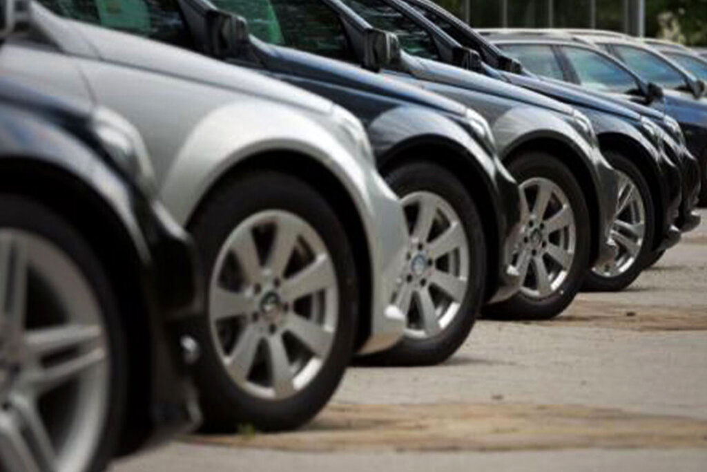 انتقاد شدید یک نماینده مجلس از آیین‌نامه واردات خودرو 