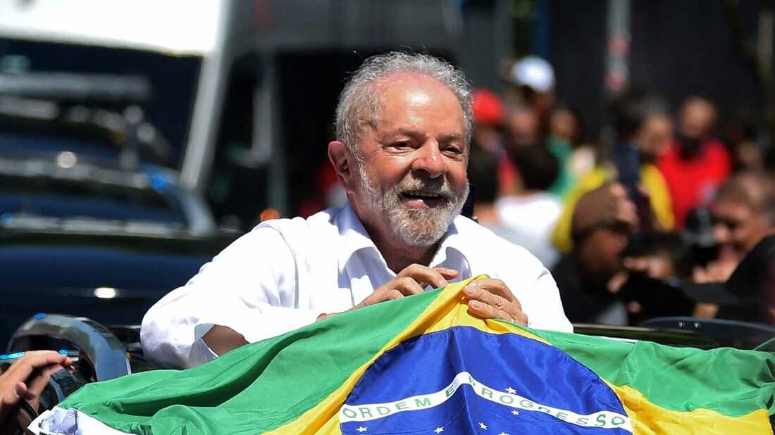 عکسی از رئیس جمهور جدید برزیل در کنار رهبر انقلاب