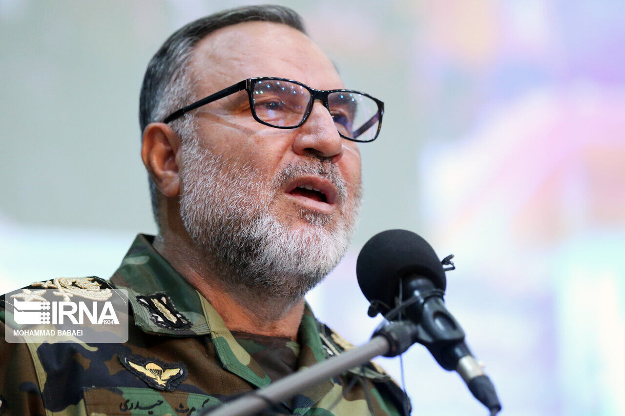 خط و نشان قاطعانه امیر حیدری برای دشمنان/ سربازان ارتش دست بر روی ماشه، آماده هستند