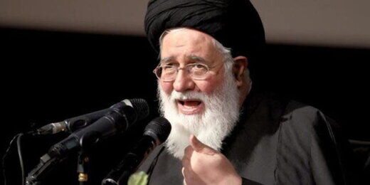 علم الهدی: گناهی که در سایه بی حجابی ها زندگی مردم را به هم می زند، قابل تحمل نیست