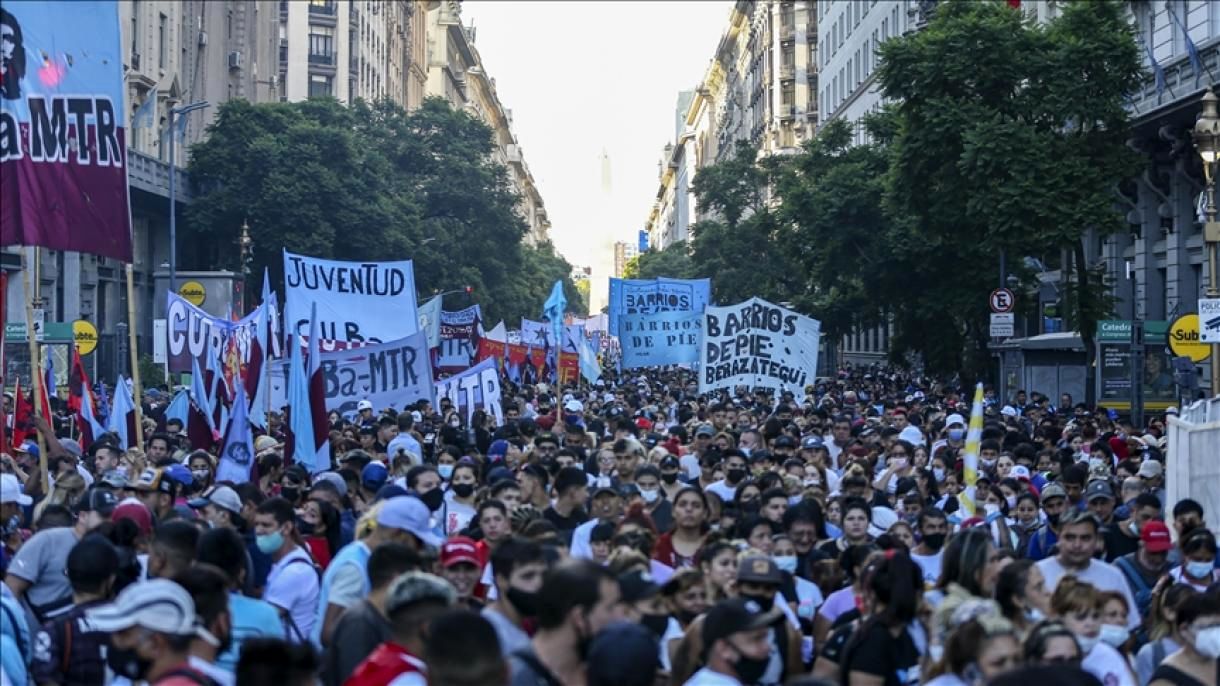 تظاهرات گسترده مردم در خیابان‌های آرژانتین