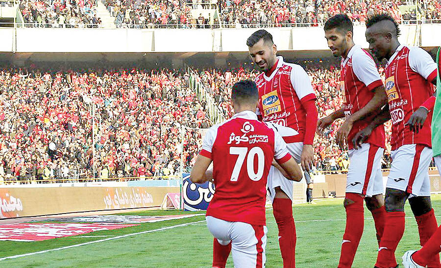 استقلال می‌لرزاند، پرسپولیس می‌تازاند