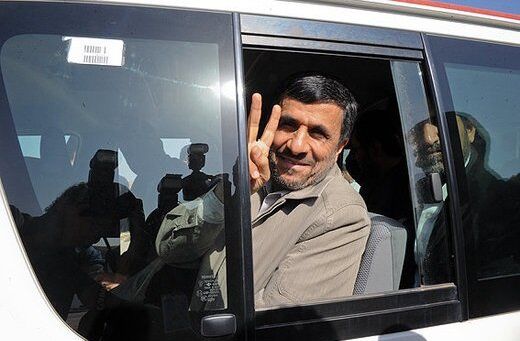 رفتارهای عجیب و غریب احمدی نژاد/ کار از نامه نگاری و توئیت زدن به آنجلینا جولی گذشت ! 