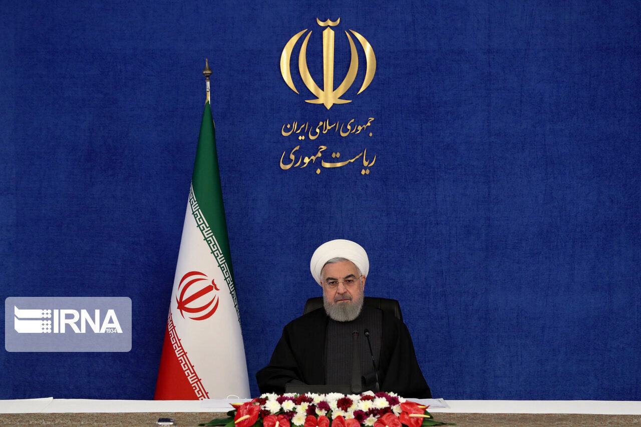 روحانی:  آنها که با قلدری مدعی بودند ایران را به زمین خواهند زد، با ذلت و سرافکندگی سرنگون شدند
