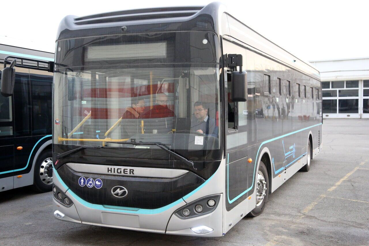 ترخیص اولین سری از صدها تاکسی، واگن قطار و اتوبوس برقی تهران + فیلم