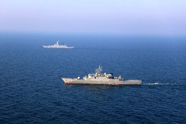 تیراندازی ناوهای ایران و روسیه به سمت اهداف دریایی