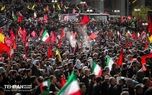 حضور جمعی از مردم عراق در مراسم تشییع پیکر رهبر شهید انقلاب در تهران/ انتظار مردم برای ورود پیکر رهبر شهید+ فیلم و عکس