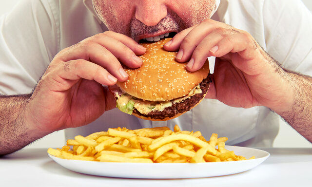 مصرف غذای بی‌کیفیت موجب چاقی‌می‌شود