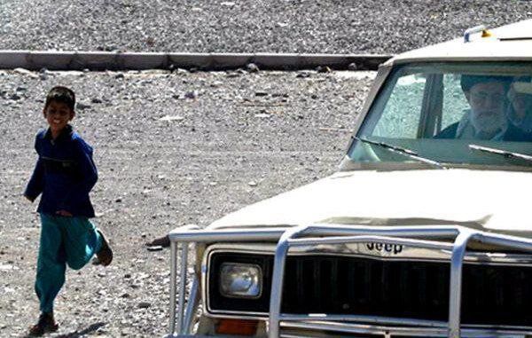 حضور رهبر انقلاب در مناطق زلزله زده بم + تصاویر