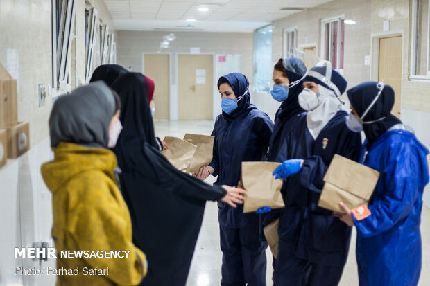 تصاویری از شب یلدای متفاوت پرستاران در بیمارستان+عکس