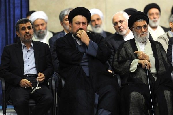 نگاه معنادار ظریف به احمدی‌نژاد در مراسم امروز سالگرد ارتحال امام خمینی(ره)+ عکس
