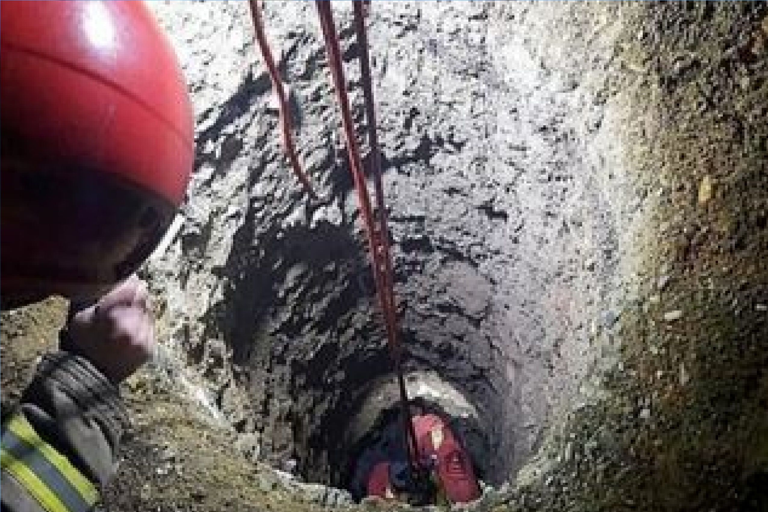 مرگ تلخ 2 جوان در میانه‌ / ‌یک آتش نشان هم در اثر گازهای سمی مسموم شد