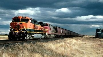 نخستین قطار ترانزیتی روسیه وارد بندر خشک ریلی تهران (آپرین) شد