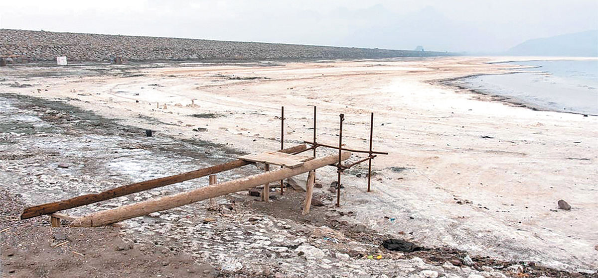 پای دریاچه ارومیه در میان است؟