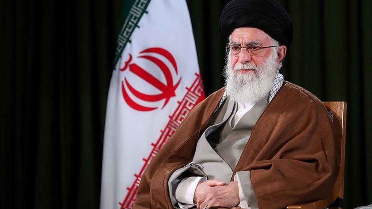رهبر انقلاب ماسک خود را طی عزاداری برنداشت+ عکس