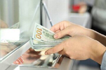 علت فروش دلار 120 هزار تومانی در بازار فردوسی/ نگاهی به یک اتفاق نادر در بازار ارز