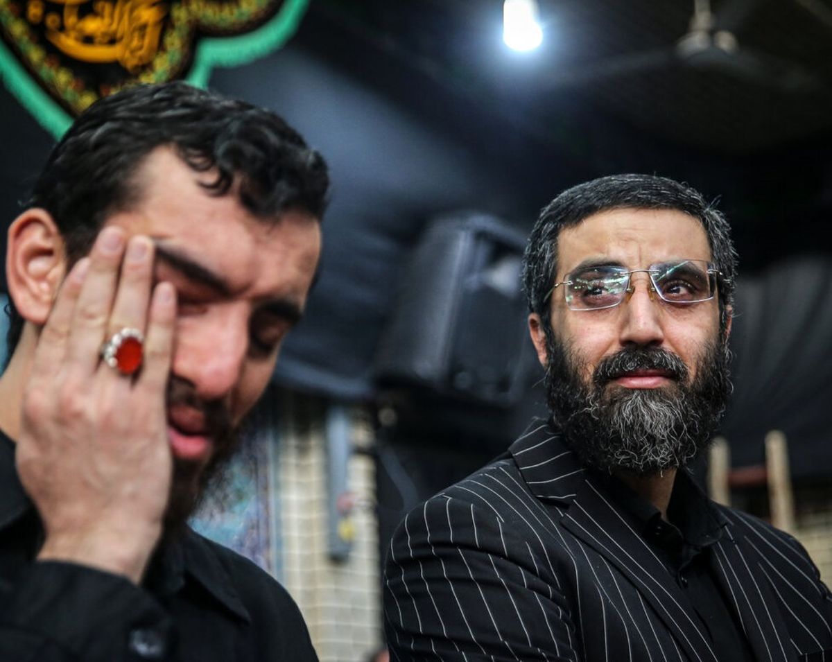 عکسی از پسر سردار سلیمانی در ختم مادر مداح معروف