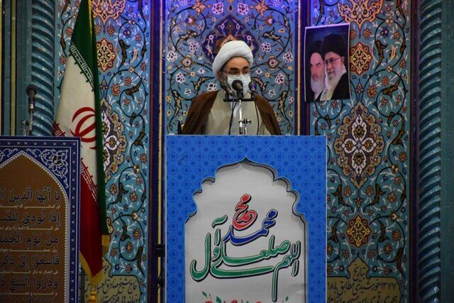 امام جمعه رشت: دشمنان می‌خواستند قیمت دلار را تا ۵۰ هزار تومان بالا ببرند